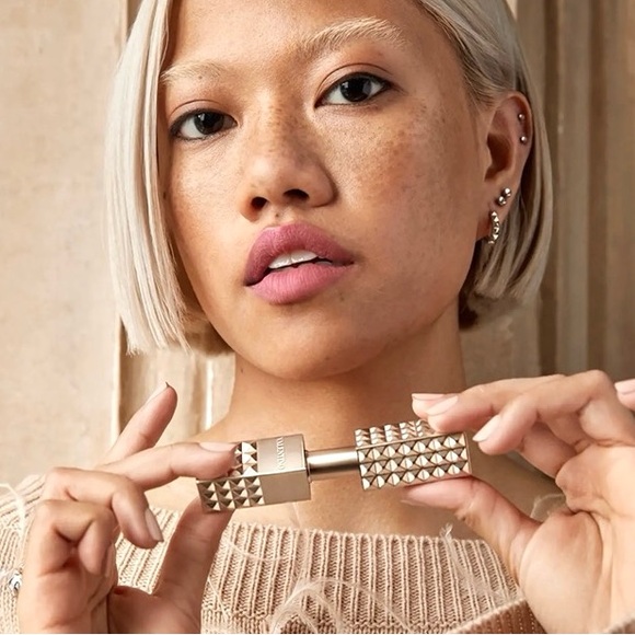 💖NEW!💖 Valentino Spike Valentino Buttery Matte Lipstick BNIB! - Picture 14 of 14